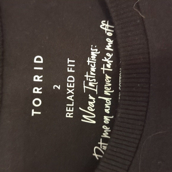 Torrid Size 2 Relaxed Fit T - Picture 3 of 4